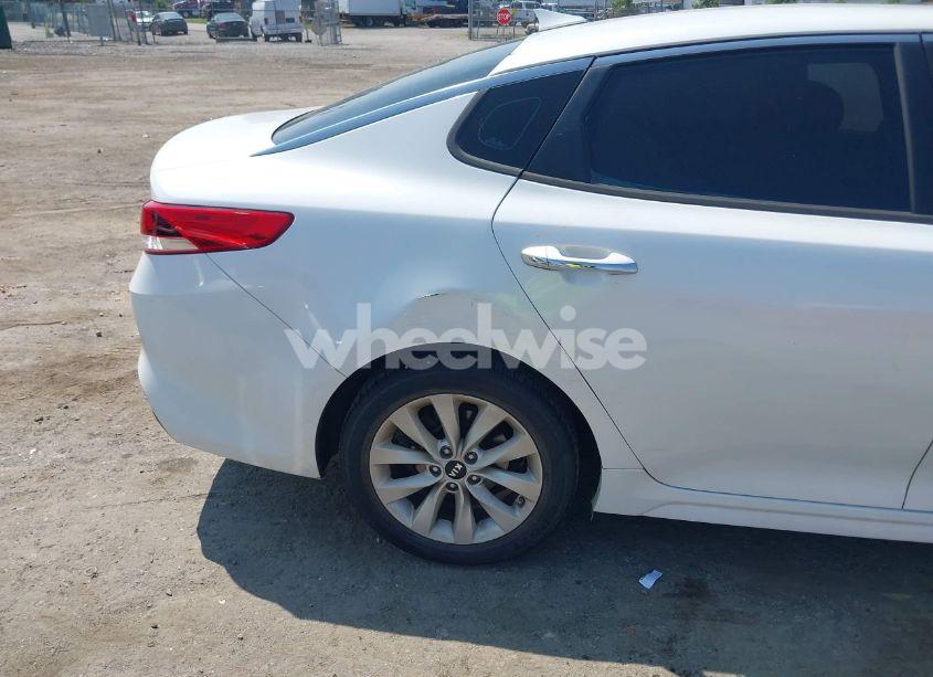 Photo 6 of 2016 Kia Optima LX (VIN 5XXGT4L3XGG009882)