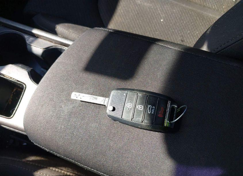 Photo 11 of 2016 Kia Optima LX (VIN 5XXGT4L3XGG044082)