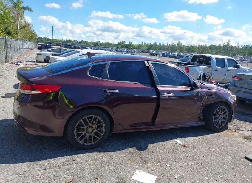 Photo 13 of 2016 Kia Optima LX (VIN 5XXGT4L3XGG044082)