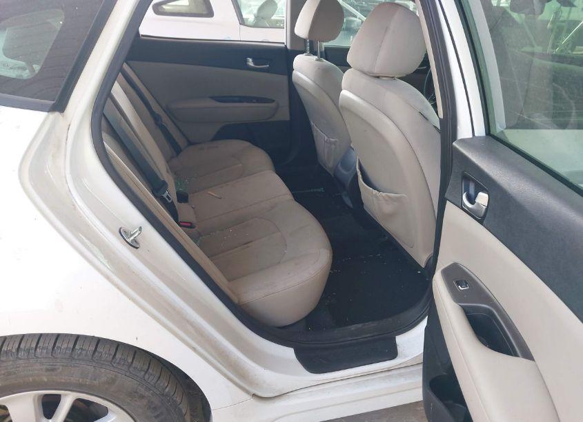 Photo 8 of 2016 Kia Optima LX (VIN 5XXGT4L3XGG056765)