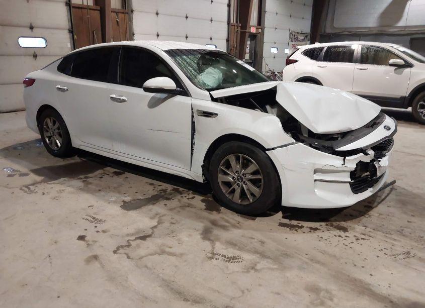 2016 Kia Optima LX (VIN 5XXGT4L3XGG063361) main photo