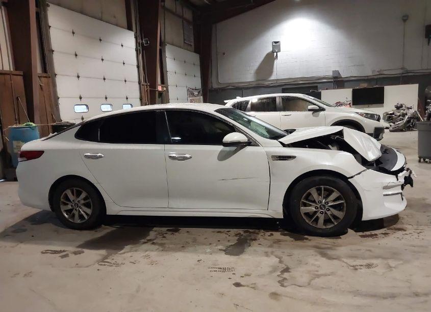 Photo 13 of 2016 Kia Optima LX (VIN 5XXGT4L3XGG063361)