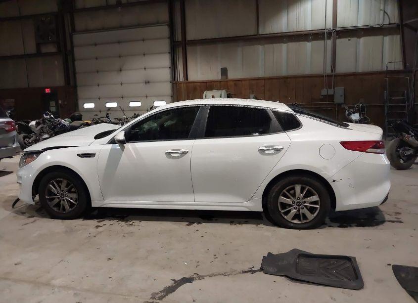 Photo 14 of 2016 Kia Optima LX (VIN 5XXGT4L3XGG063361)