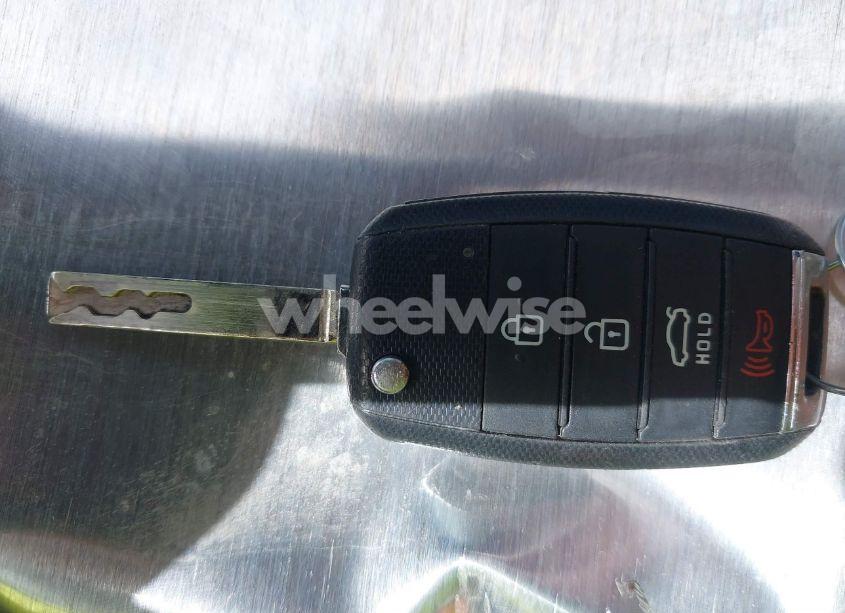 Photo 11 of 2016 Kia Optima LX (VIN 5XXGT4L3XGG103129)