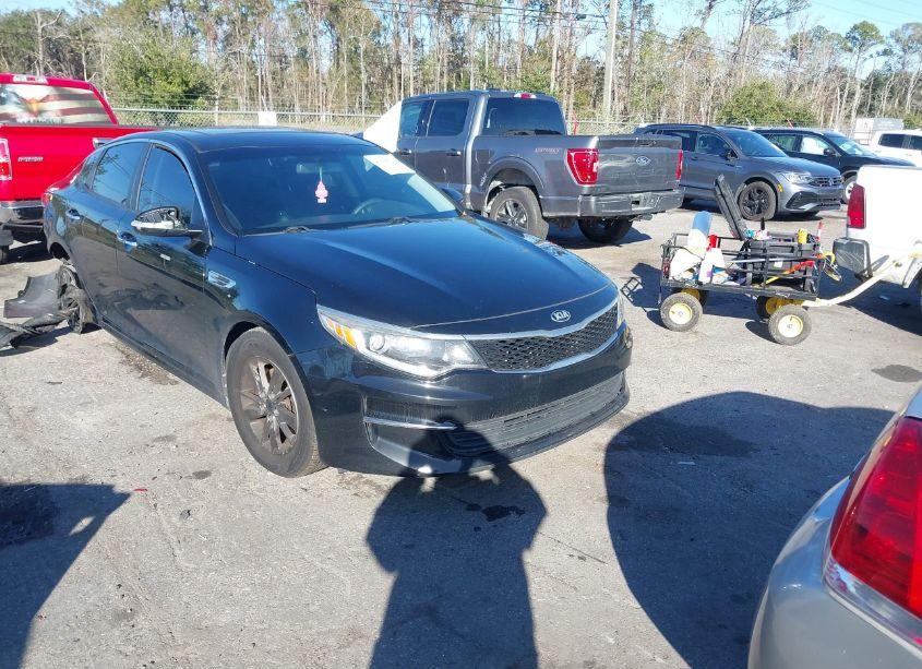 2016 Kia Optima LX (VIN 5XXGT4L3XGG104359) main photo