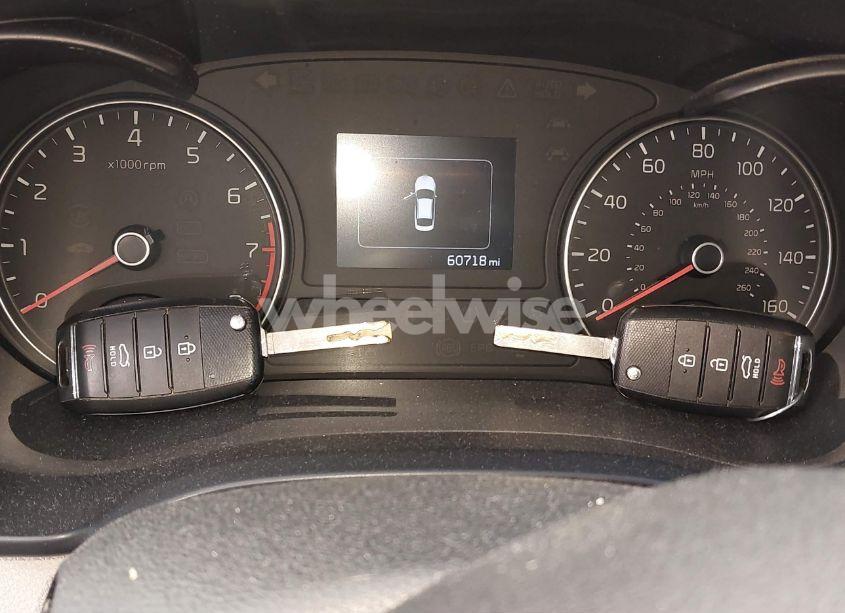 Photo 11 of 2016 Kia Optima LX (VIN 5XXGT4L3XGG106046)