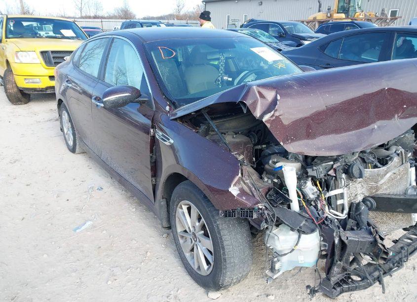 2016 Kia Optima LX (VIN 5XXGT4L3XGG120786) main photo