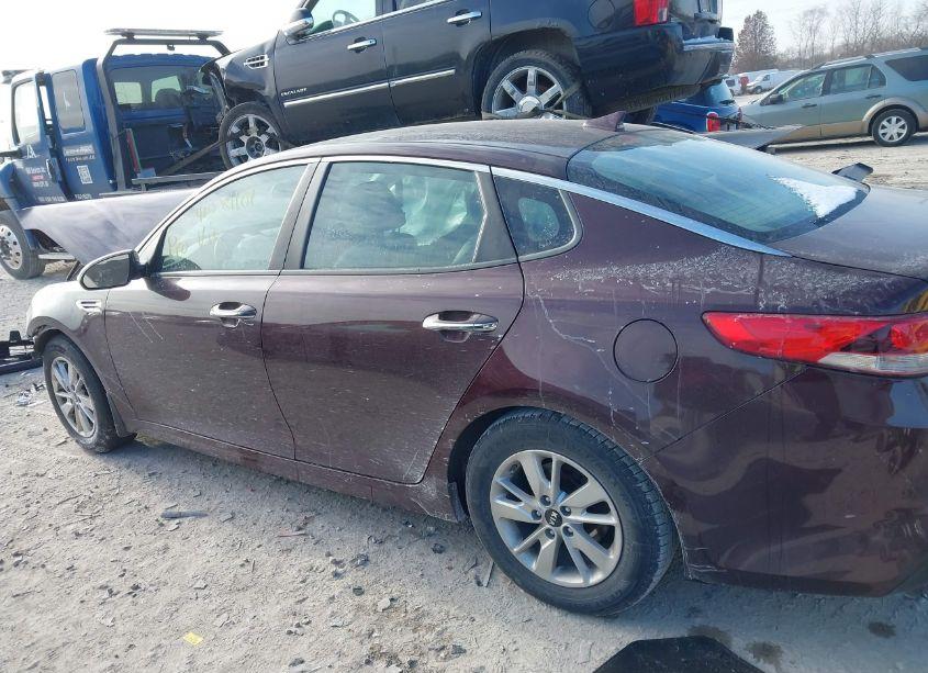 Photo 15 of 2016 Kia Optima LX (VIN 5XXGT4L3XGG120786)