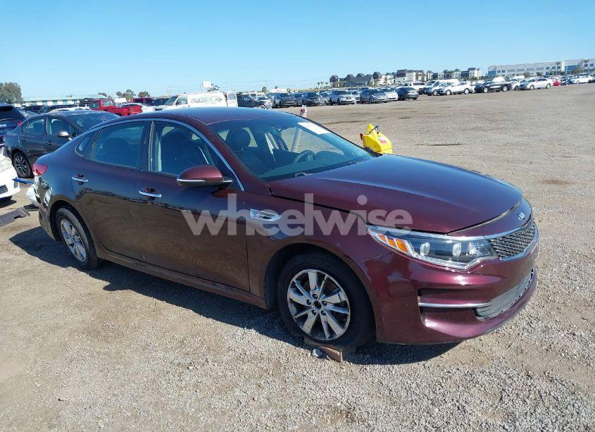 2017 Kia Optima LX (VIN 5XXGT4L3XHG138528) main photo