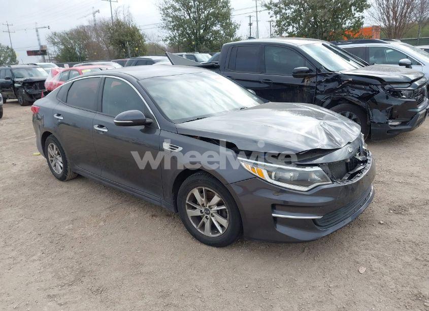 2017 Kia Optima LX (VIN 5XXGT4L3XHG150212) main photo