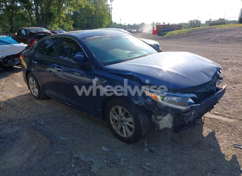 2017 Kia Optima LX (VIN 5XXGT4L3XHG176521) main photo