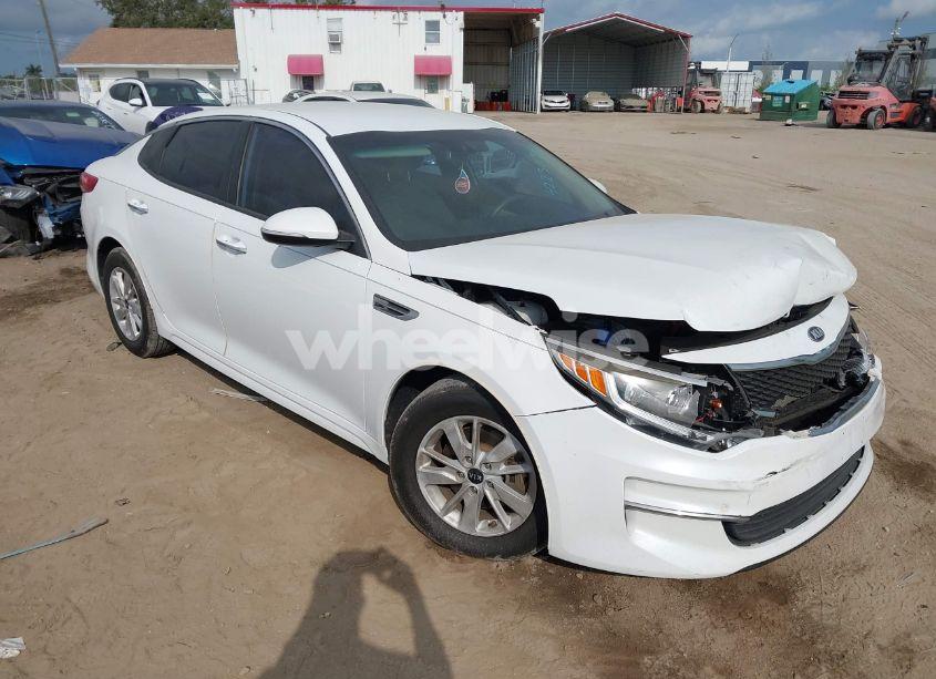 2018 Kia Optima LX (VIN 5XXGT4L3XJG182289) main photo