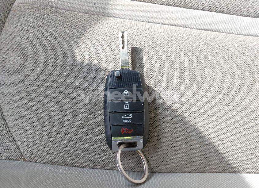 Photo 11 of 2018 Kia Optima LX (VIN 5XXGT4L3XJG182289)