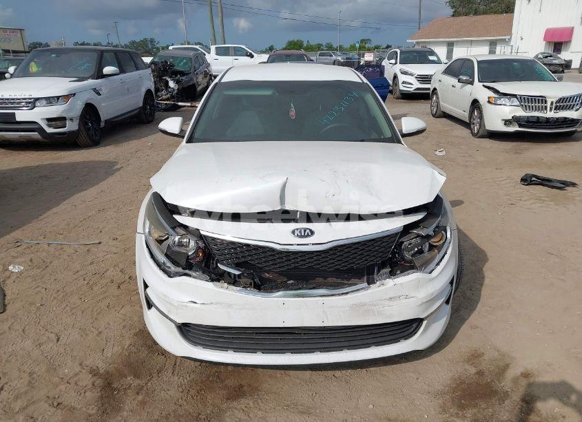 Photo 12 of 2018 Kia Optima LX (VIN 5XXGT4L3XJG182289)