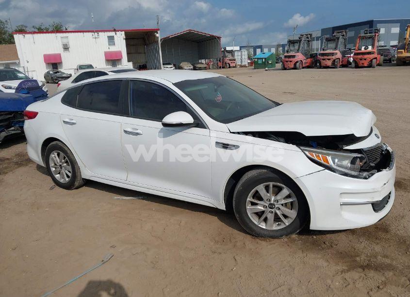 Photo 13 of 2018 Kia Optima LX (VIN 5XXGT4L3XJG182289)