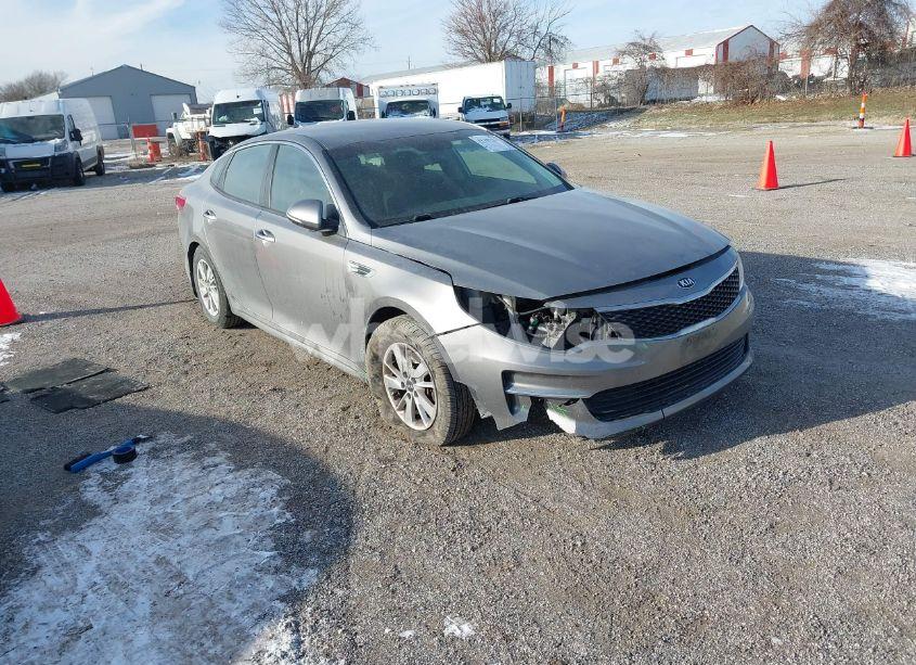 2018 Kia Optima LX (VIN 5XXGT4L3XJG205277) main photo