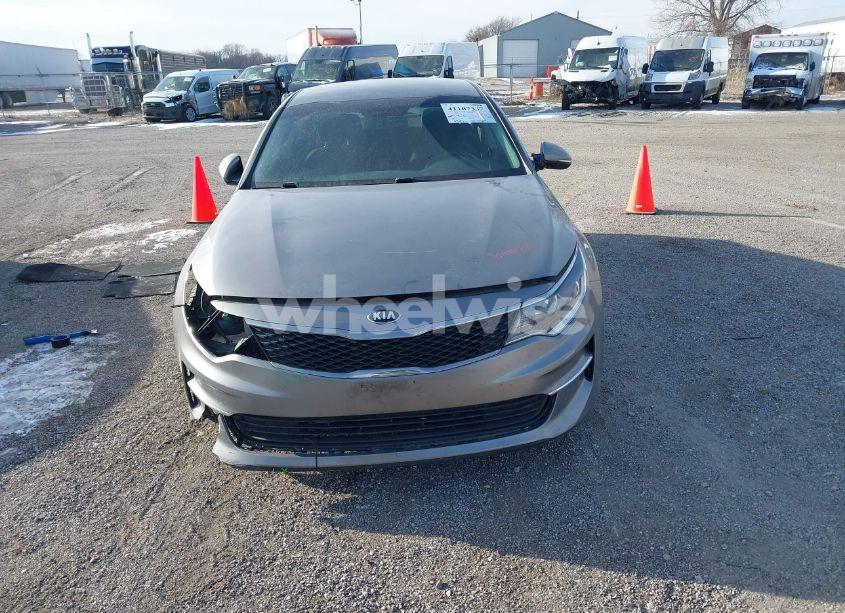 Photo 12 of 2018 Kia Optima LX (VIN 5XXGT4L3XJG205277)