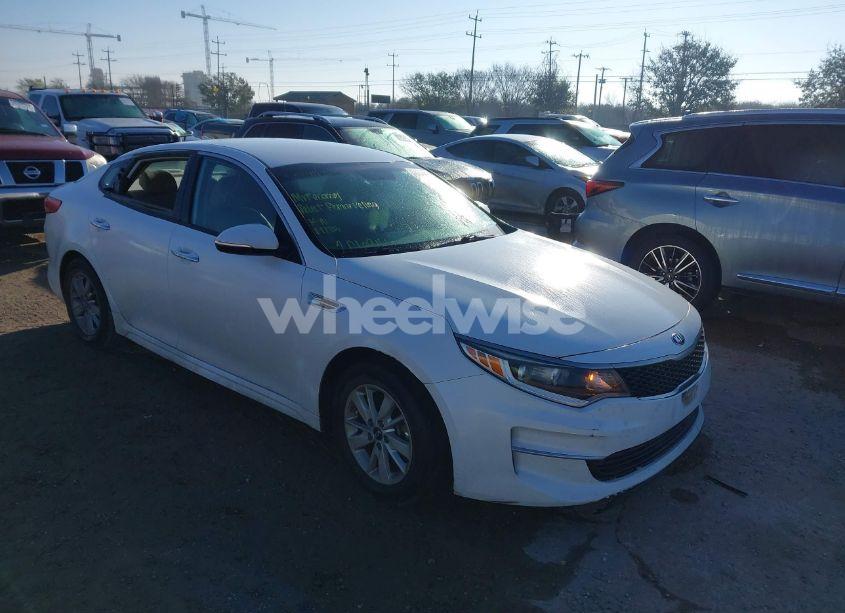 2018 Kia Optima LX (VIN 5XXGT4L3XJG206946) main photo