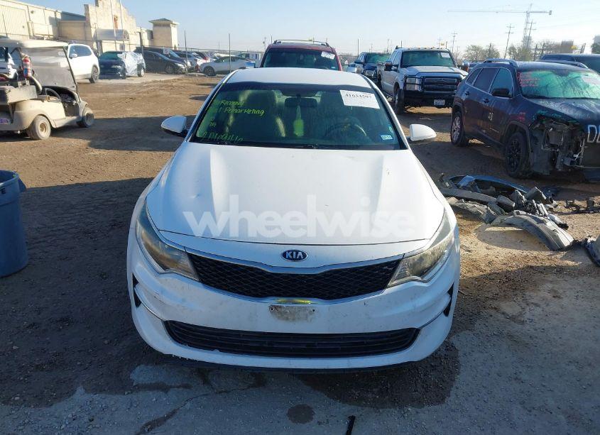 Photo 12 of 2018 Kia Optima LX (VIN 5XXGT4L3XJG206946)