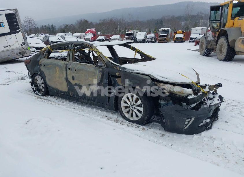 2018 Kia Optima S (VIN 5XXGT4L3XJG218451) main photo
