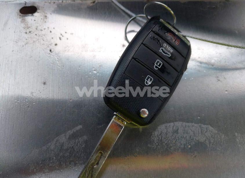 Photo 11 of 2018 Kia Optima S (VIN 5XXGT4L3XJG219874)