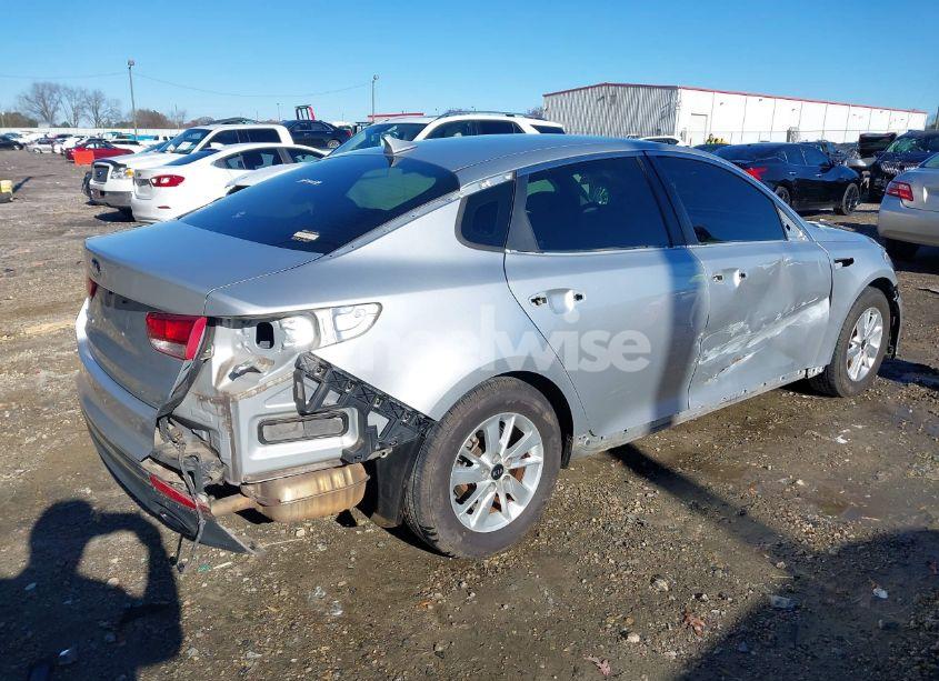 Photo 4 of 2018 Kia Optima LX (VIN 5XXGT4L3XJG226064)