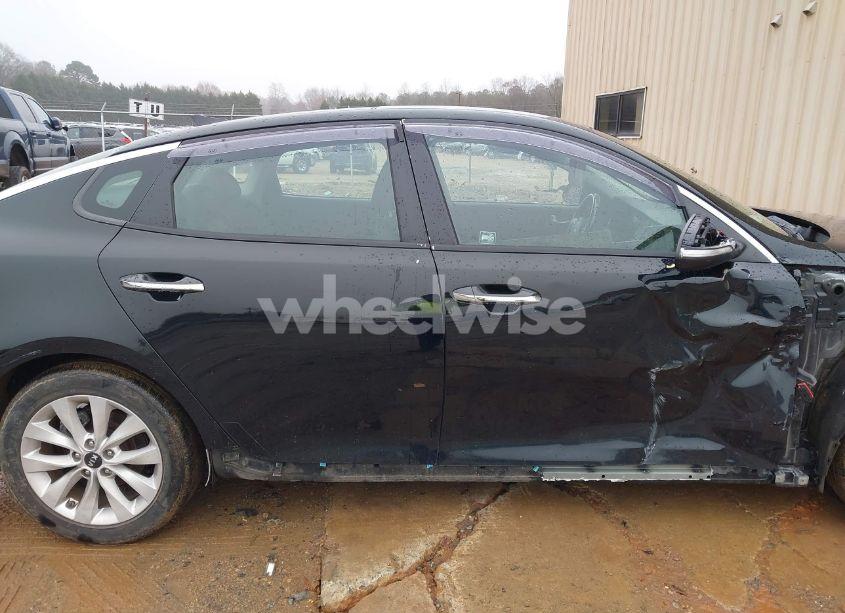 Photo 14 of 2018 Kia Optima S (VIN 5XXGT4L3XJG242197)