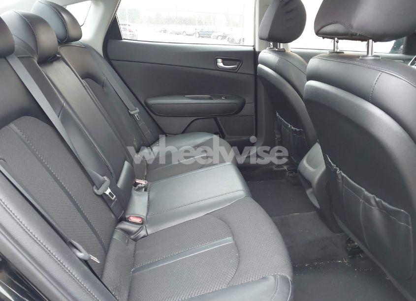Photo 8 of 2018 Kia Optima S (VIN 5XXGT4L3XJG242197)