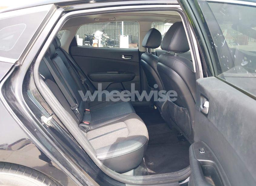 Photo 8 of 2018 Kia Optima S (VIN 5XXGT4L3XJG243723)