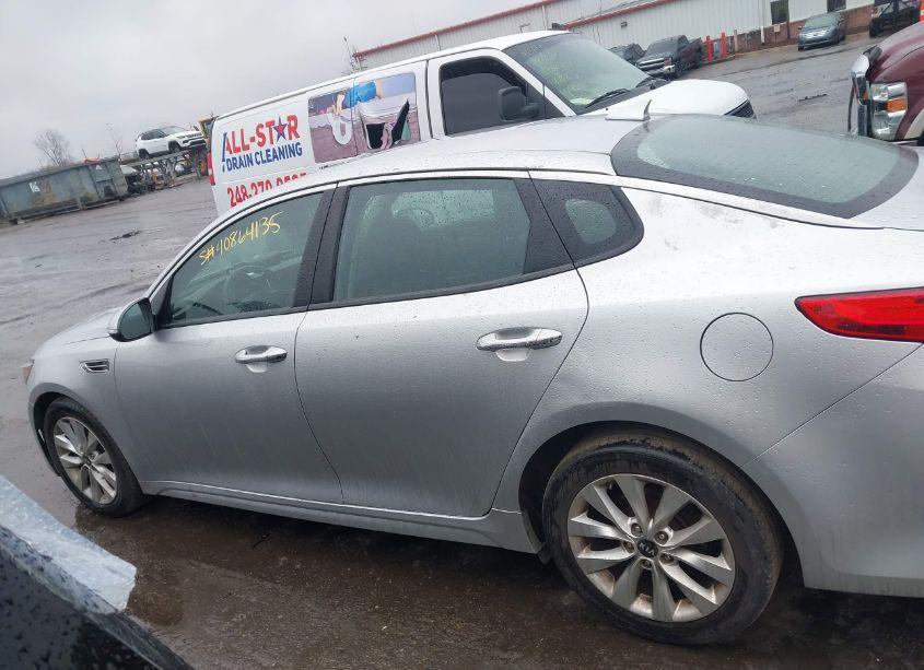 Photo 14 of 2018 Kia Optima LX (VIN 5XXGT4L3XJG256648)