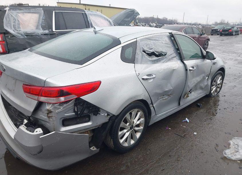 Photo 4 of 2018 Kia Optima LX (VIN 5XXGT4L3XJG256648)