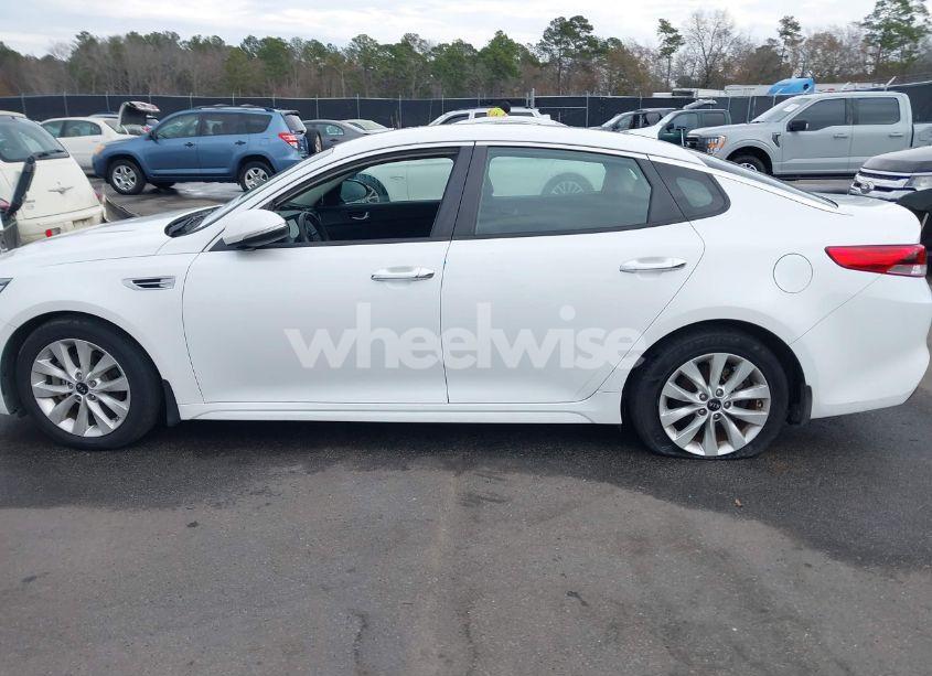 Photo 13 of 2018 Kia Optima LX (VIN 5XXGT4L3XJG257105)