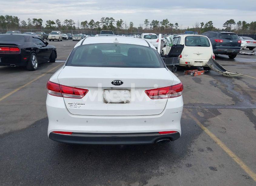 Photo 15 of 2018 Kia Optima LX (VIN 5XXGT4L3XJG257105)