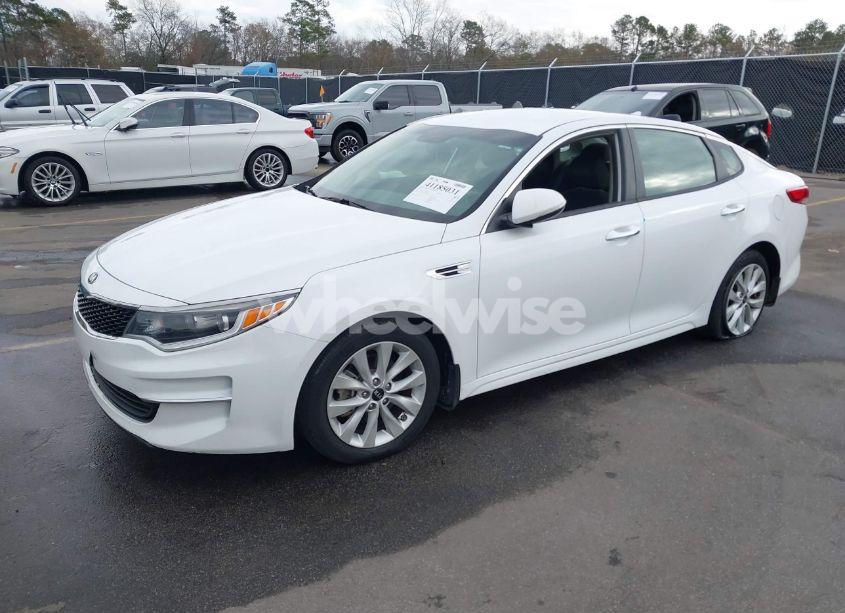 Photo 2 of 2018 Kia Optima LX (VIN 5XXGT4L3XJG257105)