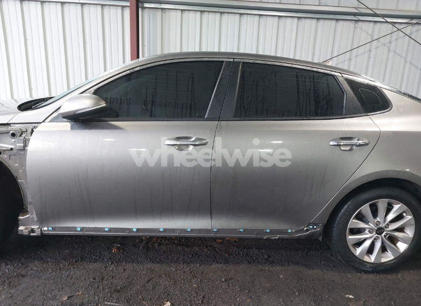 Photo 14 of 2018 Kia Optima LX (VIN 5XXGT4L3XJG265771)