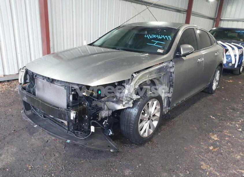 Photo 2 of 2018 Kia Optima LX (VIN 5XXGT4L3XJG265771)