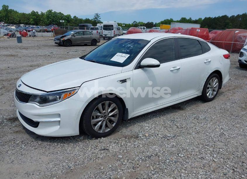 Photo 2 of 2018 Kia Optima LX (VIN 5XXGT4L3XJG267956)