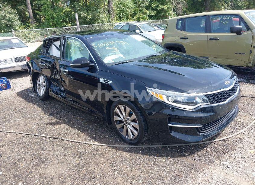 2018 Kia Optima LX (VIN 5XXGT4L3XJG268802) main photo