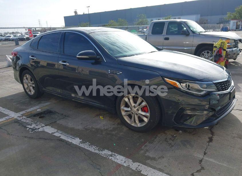 2019 Kia Optima S (VIN 5XXGT4L3XKG290302) main photo