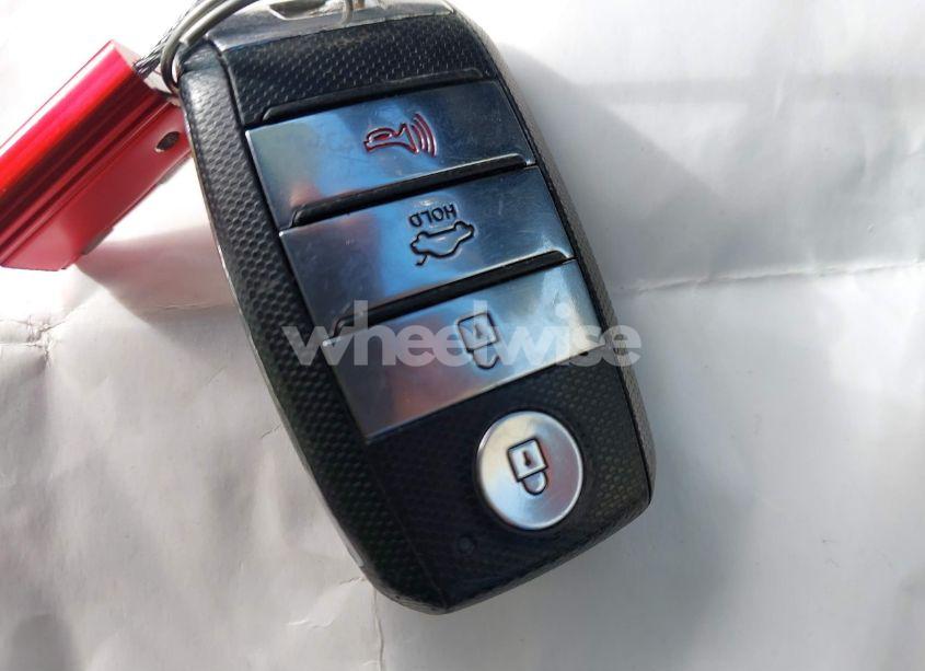 Photo 11 of 2019 Kia Optima S (VIN 5XXGT4L3XKG290302)