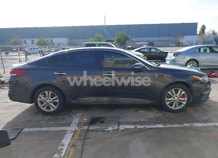 Photo 13 of 2019 Kia Optima S (VIN 5XXGT4L3XKG290302)