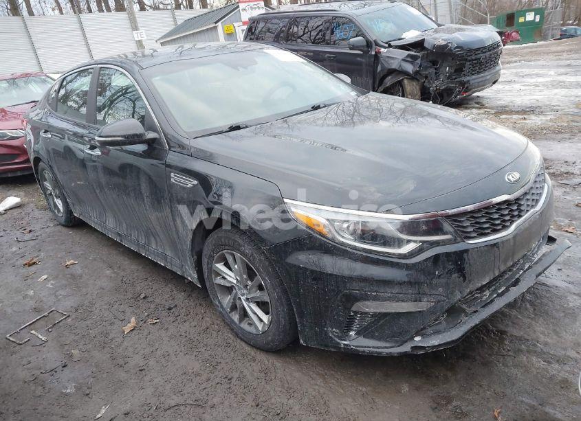 2019 Kia Optima LX (VIN 5XXGT4L3XKG305011) main photo