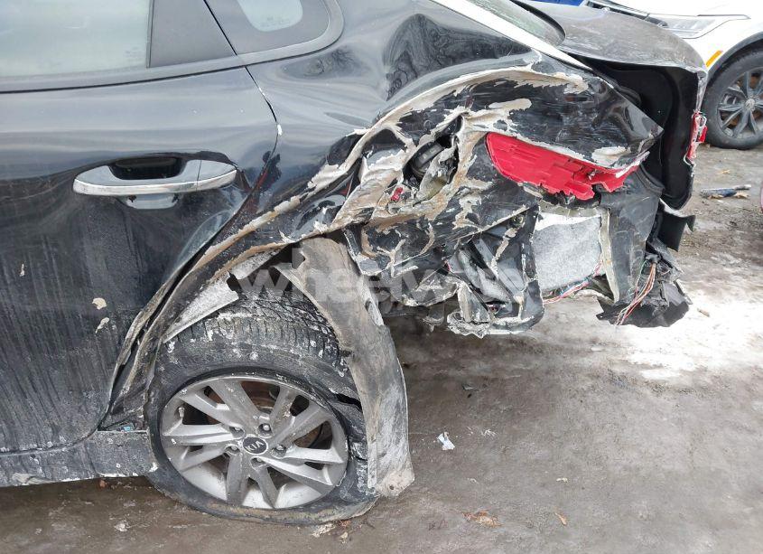 Photo 6 of 2019 Kia Optima LX (VIN 5XXGT4L3XKG305011)