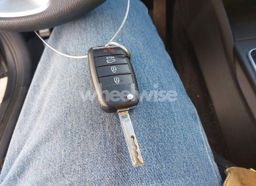 Photo 11 of 2019 Kia Optima LX (VIN 5XXGT4L3XKG305770)