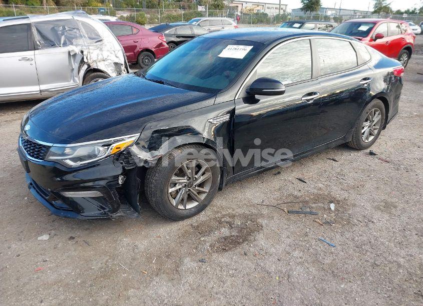 Photo 2 of 2019 Kia Optima LX (VIN 5XXGT4L3XKG307373)