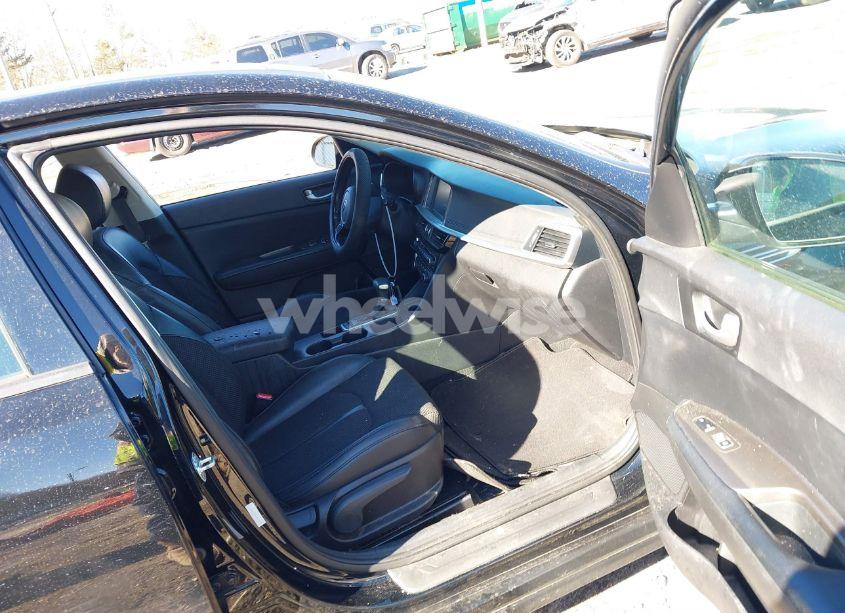 Photo 5 of 2019 Kia Optima S (VIN 5XXGT4L3XKG307390)