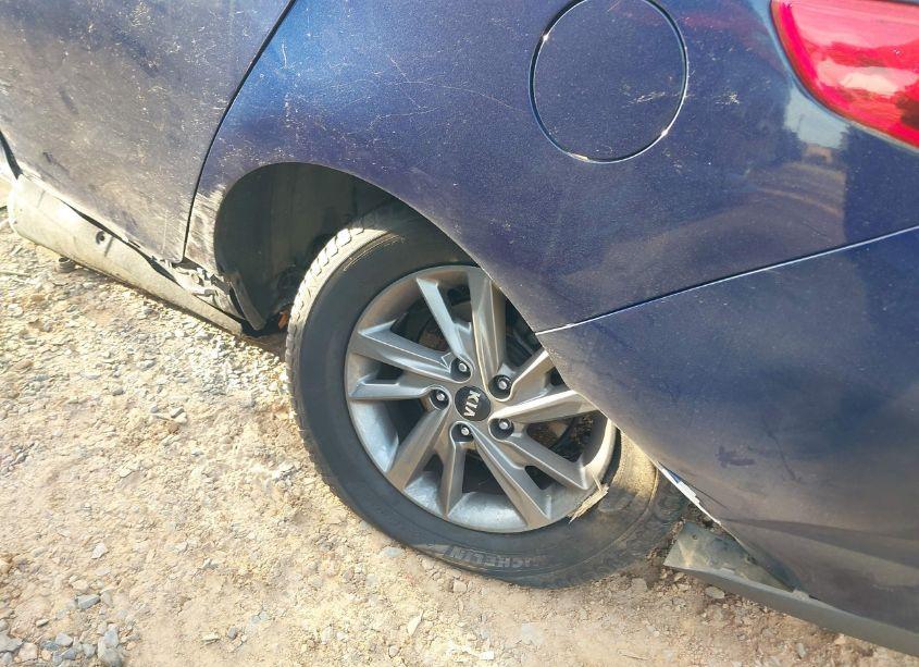 Photo 6 of 2019 Kia Optima LX (VIN 5XXGT4L3XKG326084)