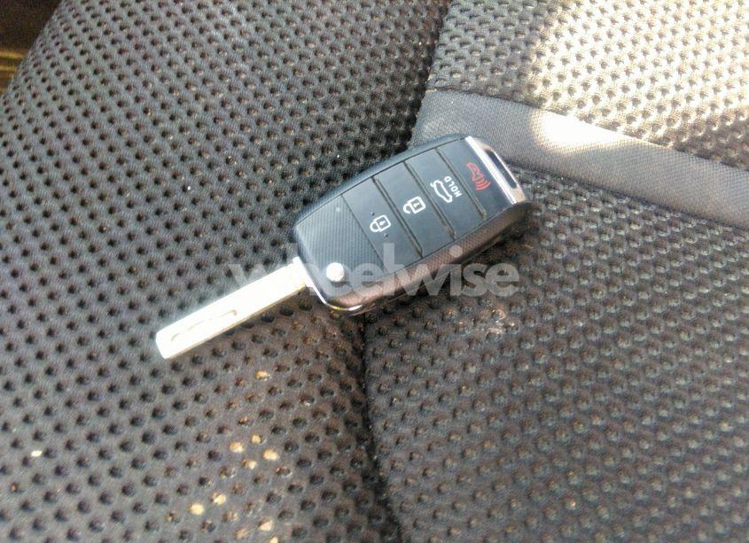 Photo 11 of 2019 Kia Optima LX (VIN 5XXGT4L3XKG343676)