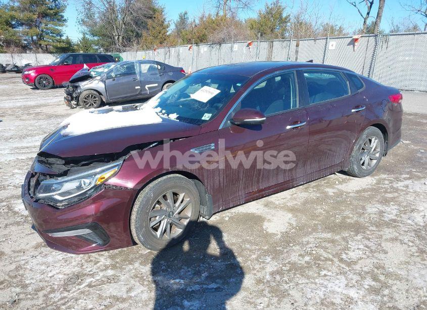 Photo 2 of 2019 Kia Optima LX (VIN 5XXGT4L3XKG345833)