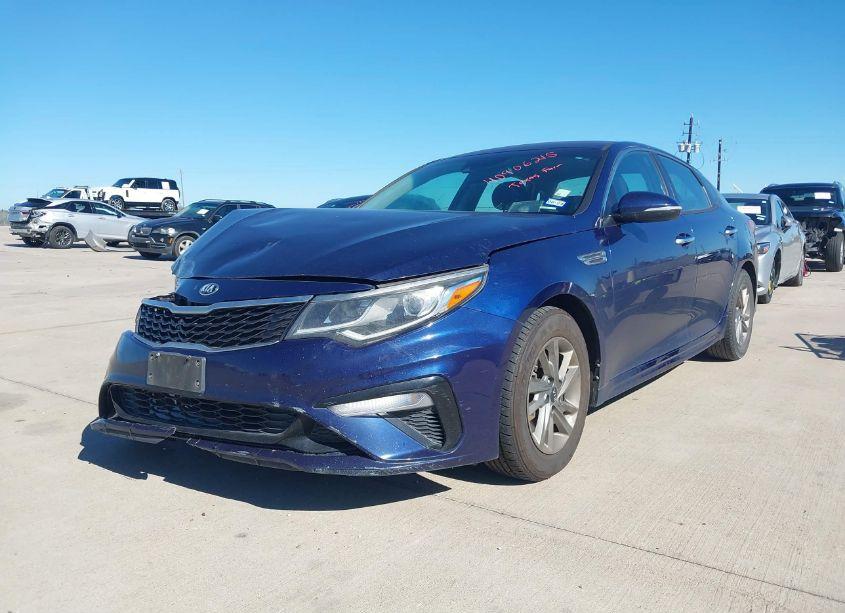 Photo 2 of 2019 Kia Optima LX (VIN 5XXGT4L3XKG348988)